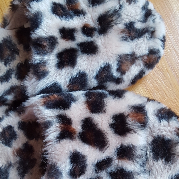 Rainforest Cafe Cheetah Print Slippers Size 7/8 M - Picture 6 of 6